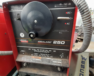 Welder, Lincoln Electric Idealarc 250, AC/DC Stick Welder