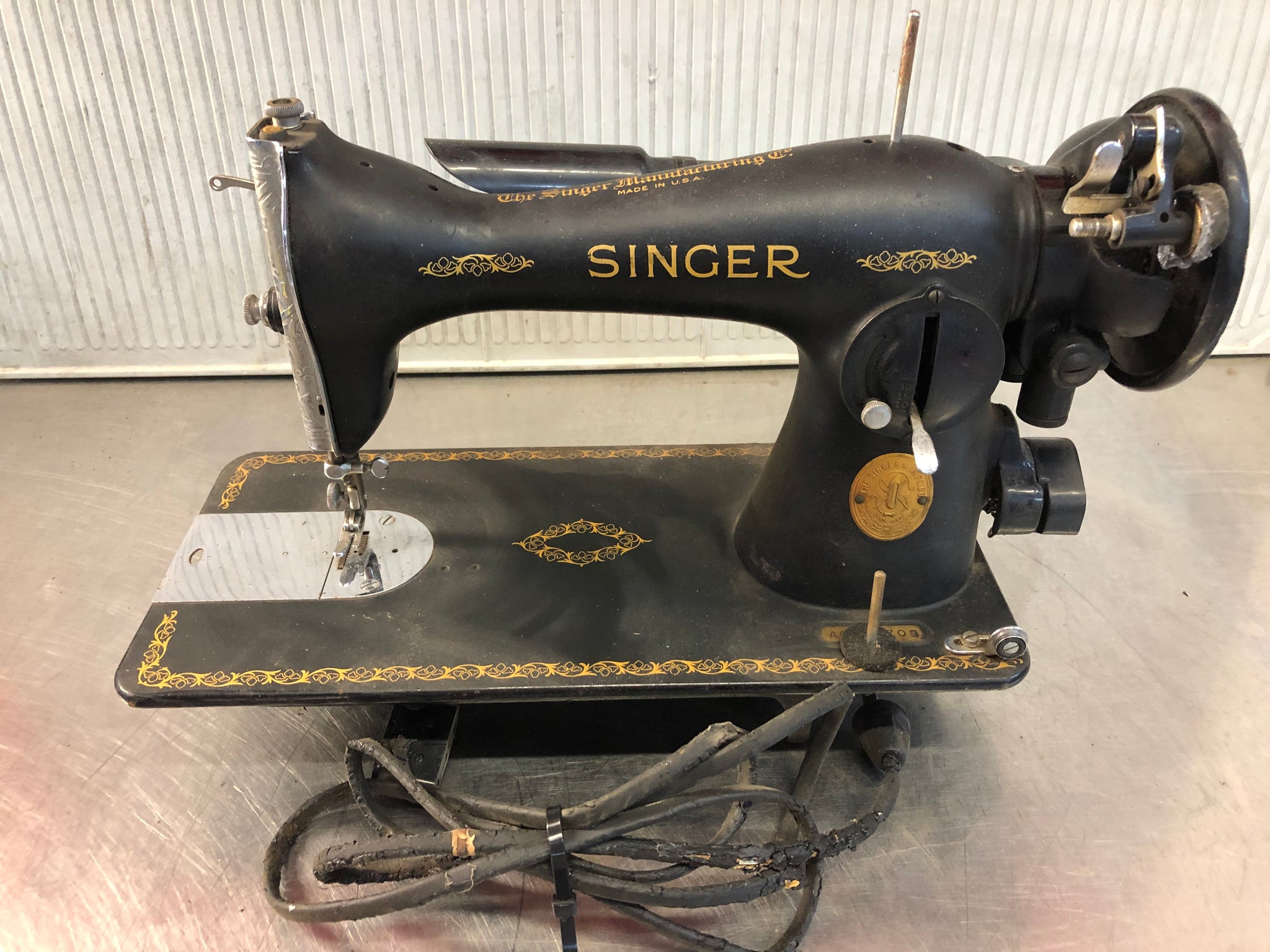 Vintage SINGER LATE '800 Era Sewing Machine