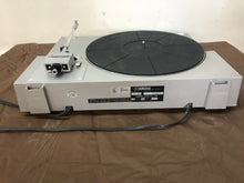 Load image into Gallery viewer, YAMAHA P-751 Quartz DD Full Automatic Turn Table - Used - NO NEEDLE