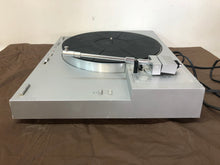 Load image into Gallery viewer, YAMAHA P-751 Quartz DD Full Automatic Turn Table - Used - NO NEEDLE