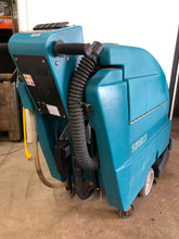 Load image into Gallery viewer, TENNANT 1520 Water Extractor - Nice Condition! - Powers On - Used