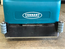 Load image into Gallery viewer, TENNANT 1520 Water Extractor - Nice Condition! - Powers On - Used